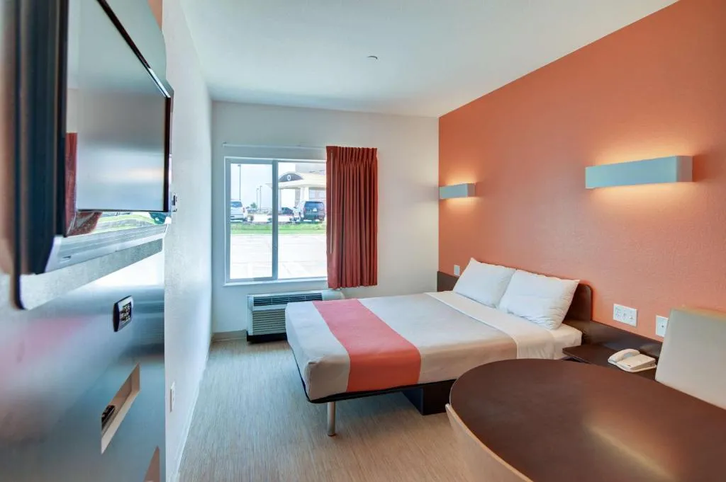 Motel 6-Roanoke, TX - Northlake - Speedway