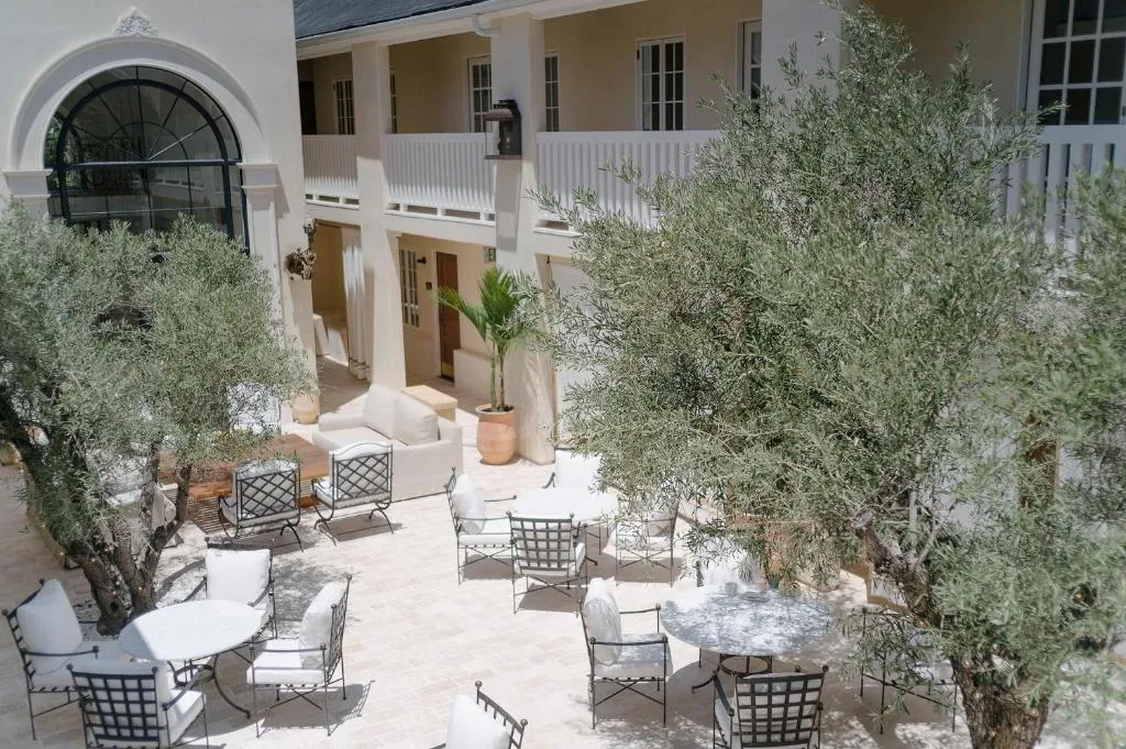 Cara Hotel