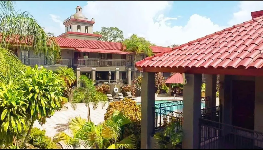 Red Roof Inn PLUS & Suites Tampa - Busch Gardens