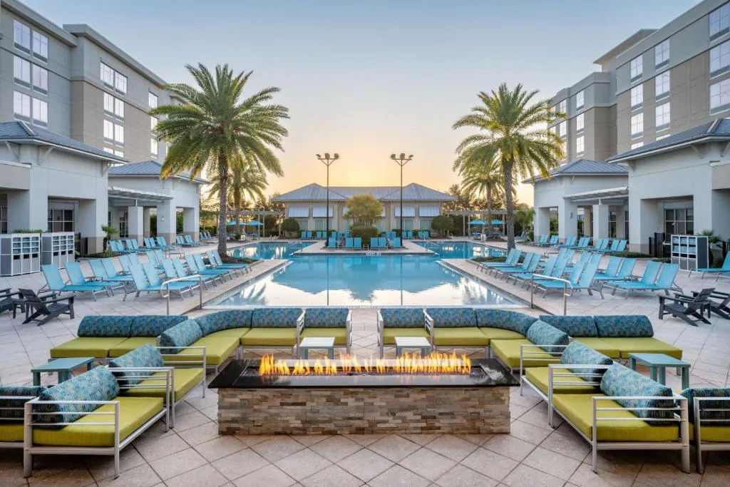 SpringHill Suites by Marriott Orlando at FLAMINGO CROSSINGS Town Center-Western Entrance
