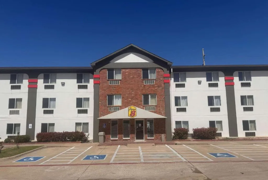 Super 8 by Wyndham College Station