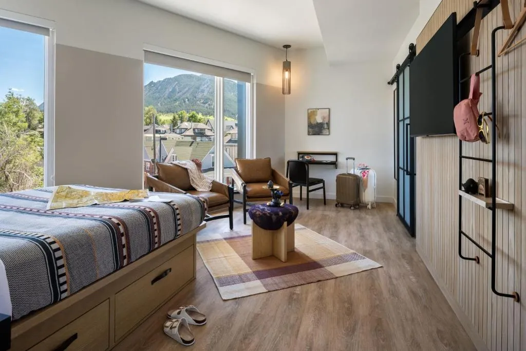 Moxy Boulder University