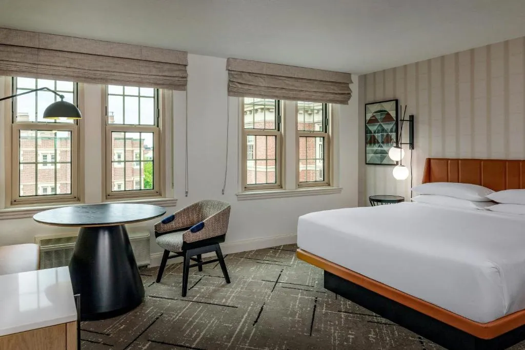 Sheraton Commander Hotel