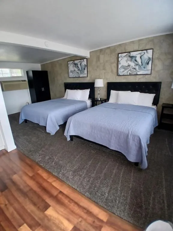 Silver Lakes Inn