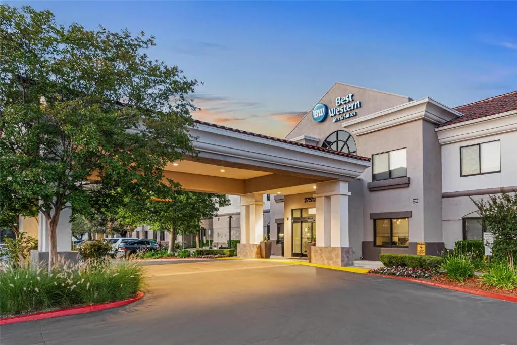 Best Western Valencia/Six Flags Inn & Suites