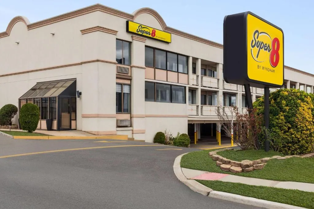 Super 8 by Wyndham Meadowlands