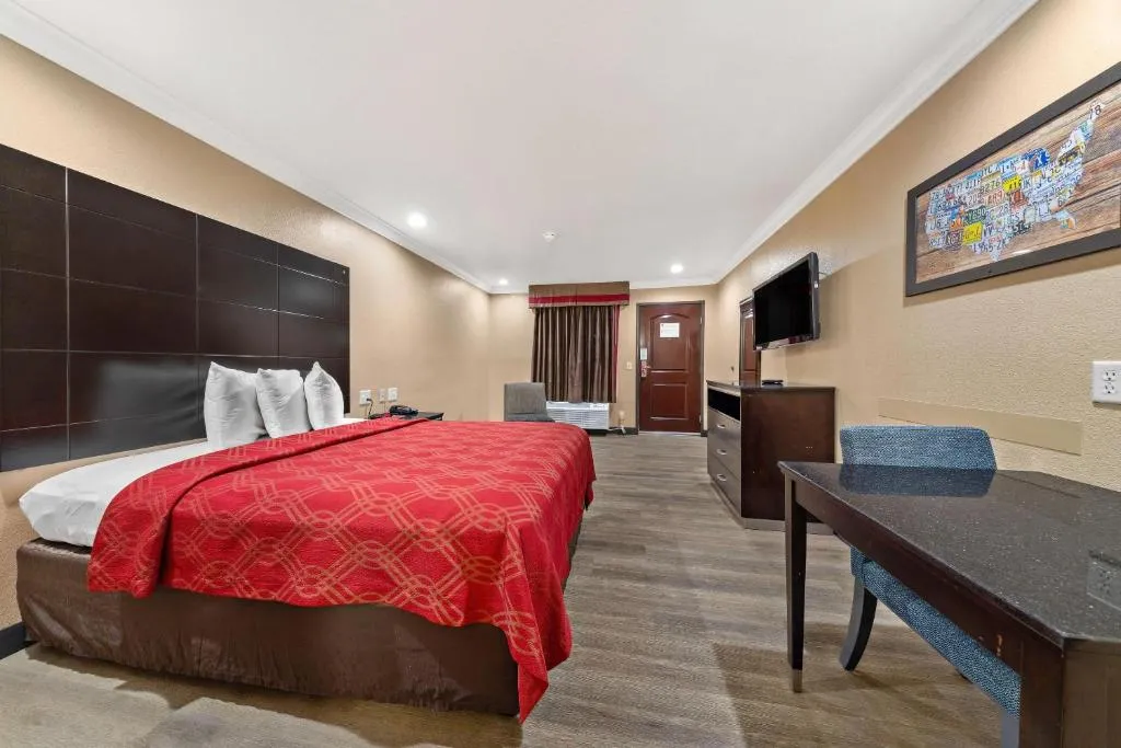 Econo Lodge Inn & Suites Escondido Downtown