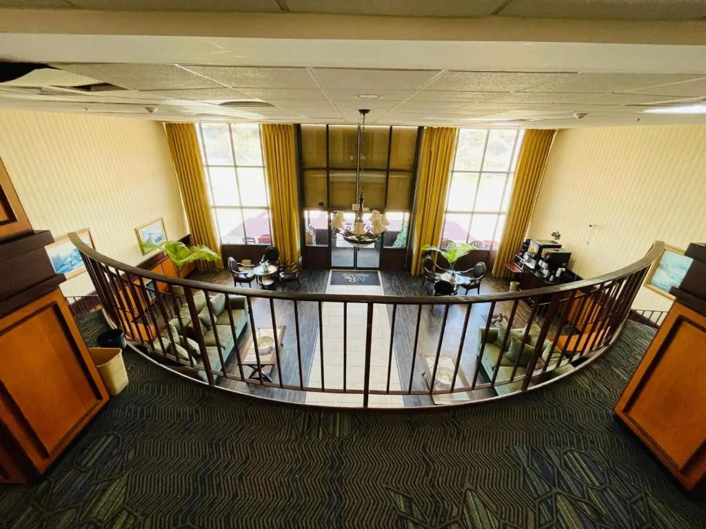 Mystic River Hotel & Suites