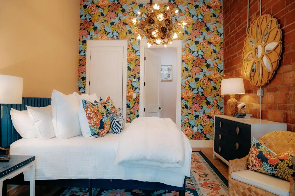 The Pink Room Luxury Boutique Escape One Mile to the Beach Near Cruise Ports